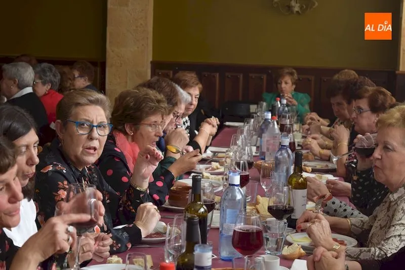 Foto 7 - Multitudinaria celebraci&oacute;n de la fiesta de Santa &Aacute;gueda por parte de las mujeres albenses