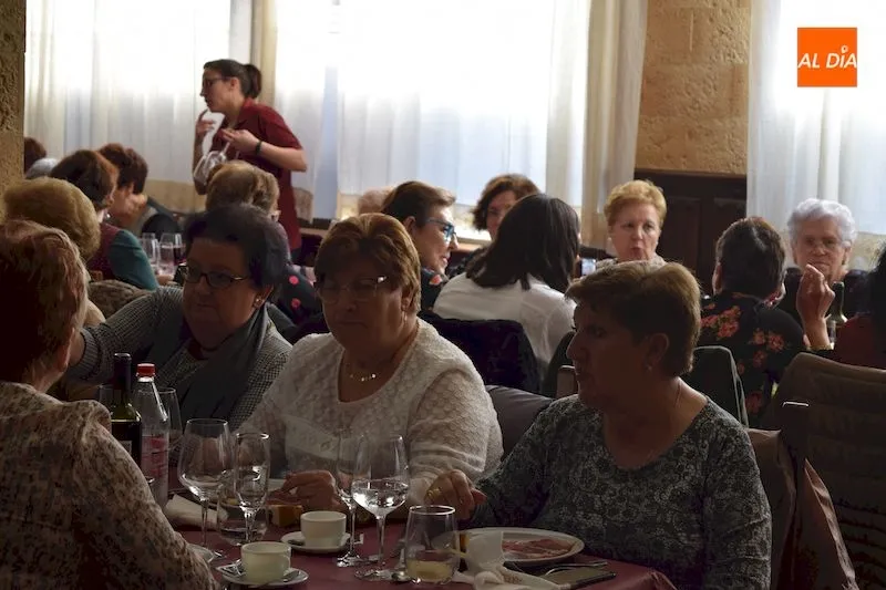 Foto 6 - Multitudinaria celebraci&oacute;n de la fiesta de Santa &Aacute;gueda por parte de las mujeres albenses