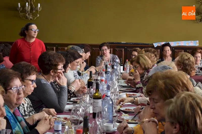 Foto 5 - Multitudinaria celebraci&oacute;n de la fiesta de Santa &Aacute;gueda por parte de las mujeres albenses