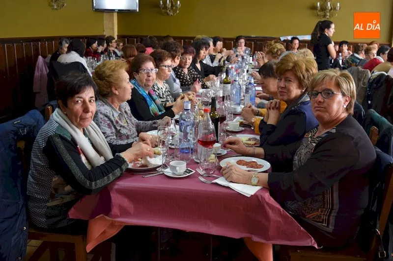 Foto 4 - Multitudinaria celebraci&oacute;n de la fiesta de Santa &Aacute;gueda por parte de las mujeres albenses