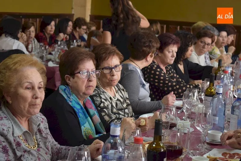 Foto 3 - Multitudinaria celebraci&oacute;n de la fiesta de Santa &Aacute;gueda por parte de las mujeres albenses