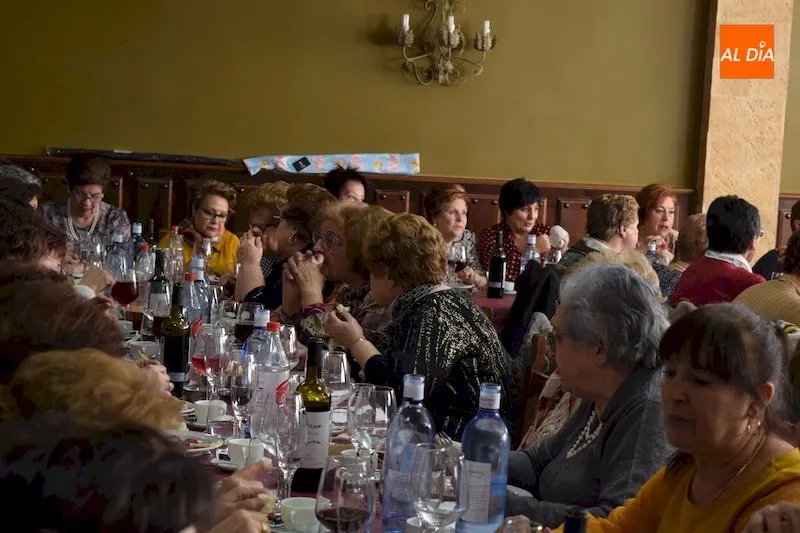 Foto 2 - Multitudinaria celebraci&oacute;n de la fiesta de Santa &Aacute;gueda por parte de las mujeres albenses