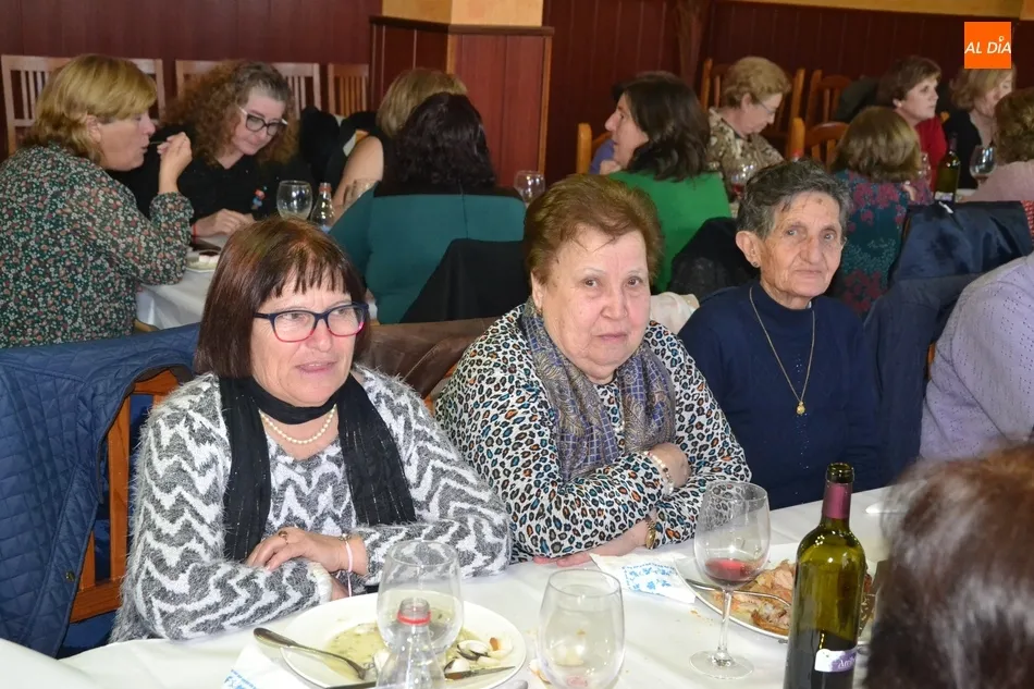 Foto 5 - Medio centenar de integrantes de Amanecer comen juntas con motivo del D&iacute;a de las &Aacute;guedas  