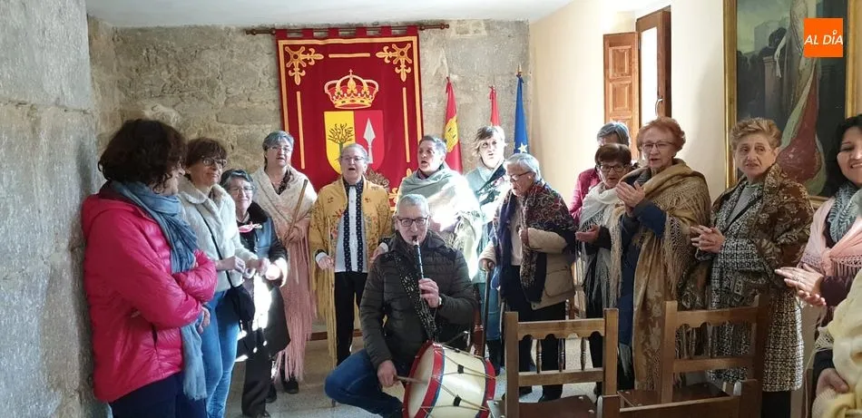 Foto 2 - C&aacute;nticos en honor a Santa &Aacute;gueda en Mogarraz