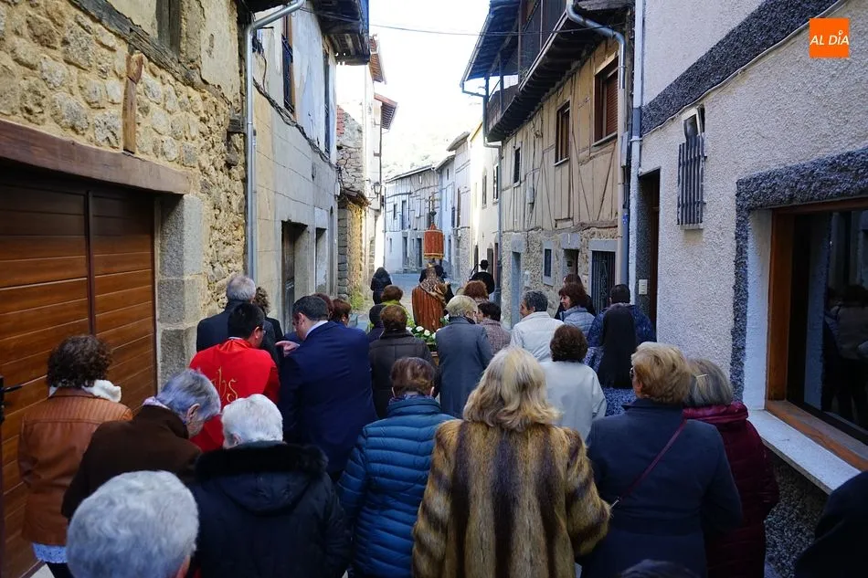 Foto 11 - Los vecinos de San Esteban rinden homenaje a Santa &Aacute;gueda