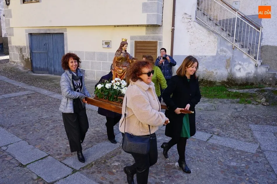Foto 5 - Los vecinos de San Esteban rinden homenaje a Santa &Aacute;gueda