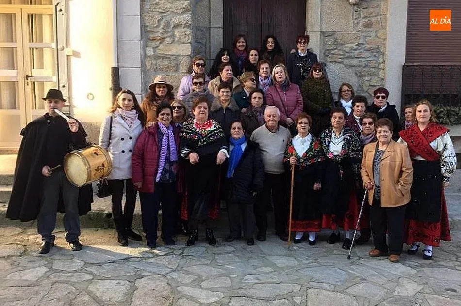 Foto 11 - Josefa Rebollo ejerce de aguedesa mayor en Barruecopardo tras recibir el bast&oacute;n municipal
