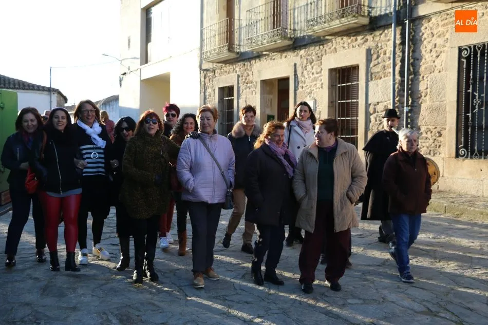 Foto 5 - Josefa Rebollo ejerce de aguedesa mayor en Barruecopardo tras recibir el bast&oacute;n municipal