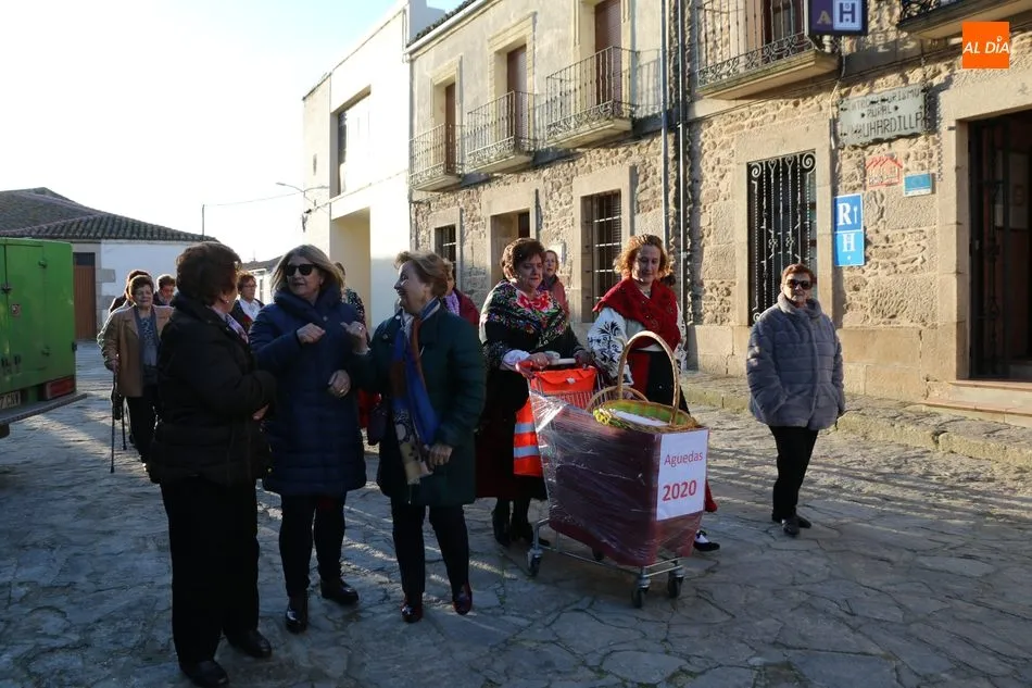 Foto 4 - Josefa Rebollo ejerce de aguedesa mayor en Barruecopardo tras recibir el bast&oacute;n municipal