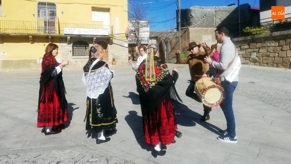 Foto 2 - Las mujeres de Sobradillo viven una intensa jornada festiva el primer d&iacute;a de la celebraci&oacute;n de...