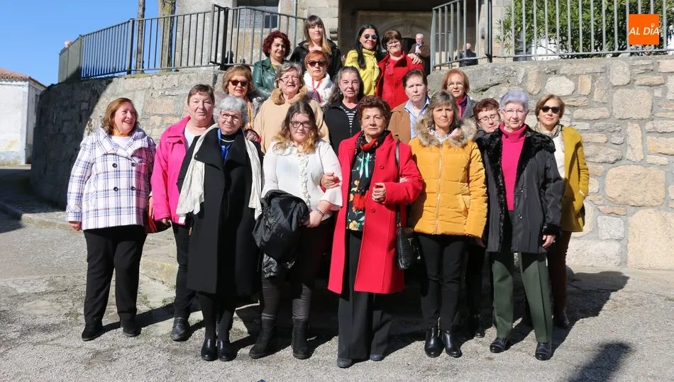 Las mujeres de Peralejos de Abajo disfrutan de una excelente cena en honor a la Santa  