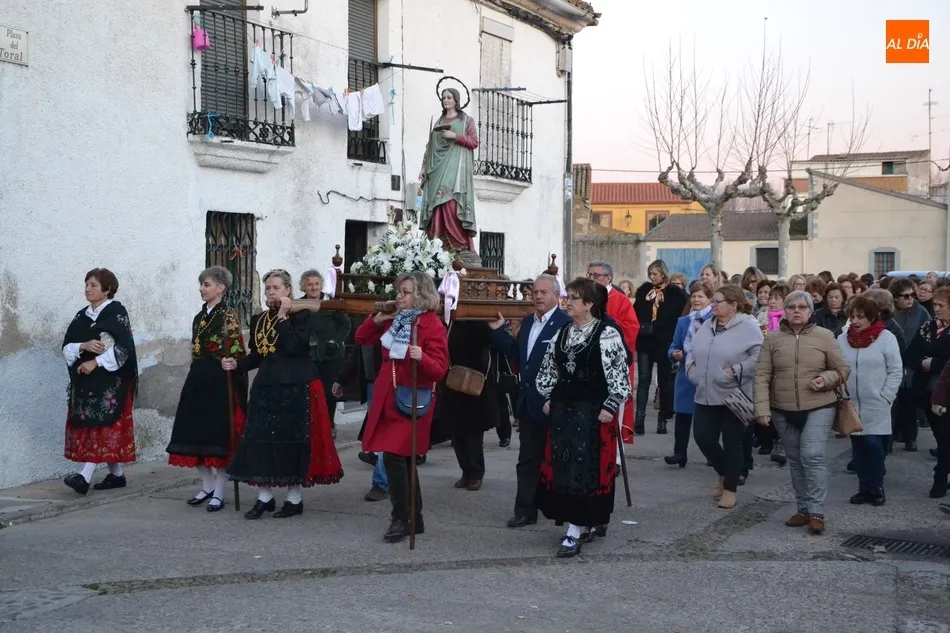 Foto 10 - Las &Aacute;guedas celebran su fiesta poniendo a hacer tareas de la casa a los hombres de la Corporaci&oacute;n ...
