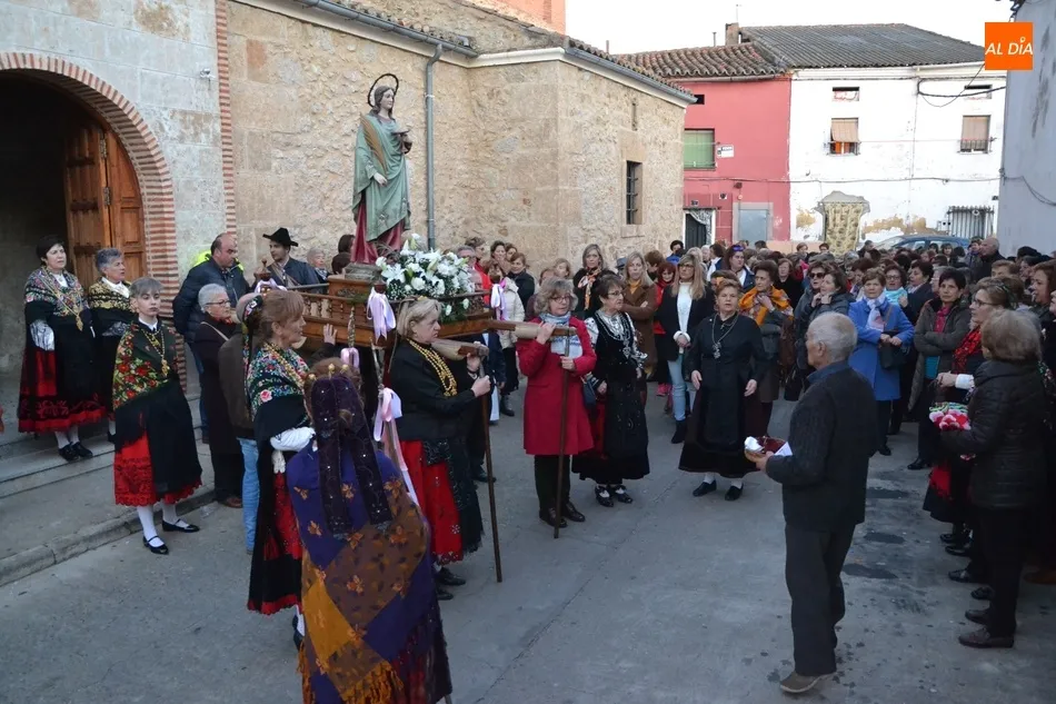 Foto 5 - Las &Aacute;guedas celebran su fiesta poniendo a hacer tareas de la casa a los hombres de la Corporaci&oacute;n ...