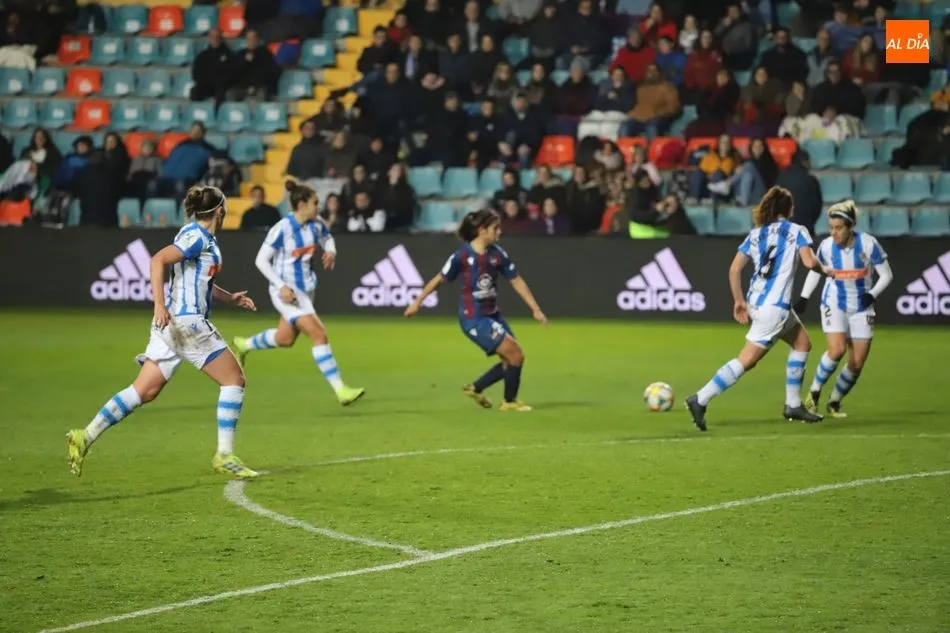 Foto 9 - La Real Sociedad da la sorpresa y vence al Levante en la primera semifinal de la Supercopa (1-0)