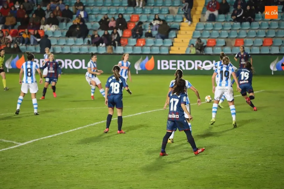 Foto 7 - La Real Sociedad da la sorpresa y vence al Levante en la primera semifinal de la Supercopa (1-0)