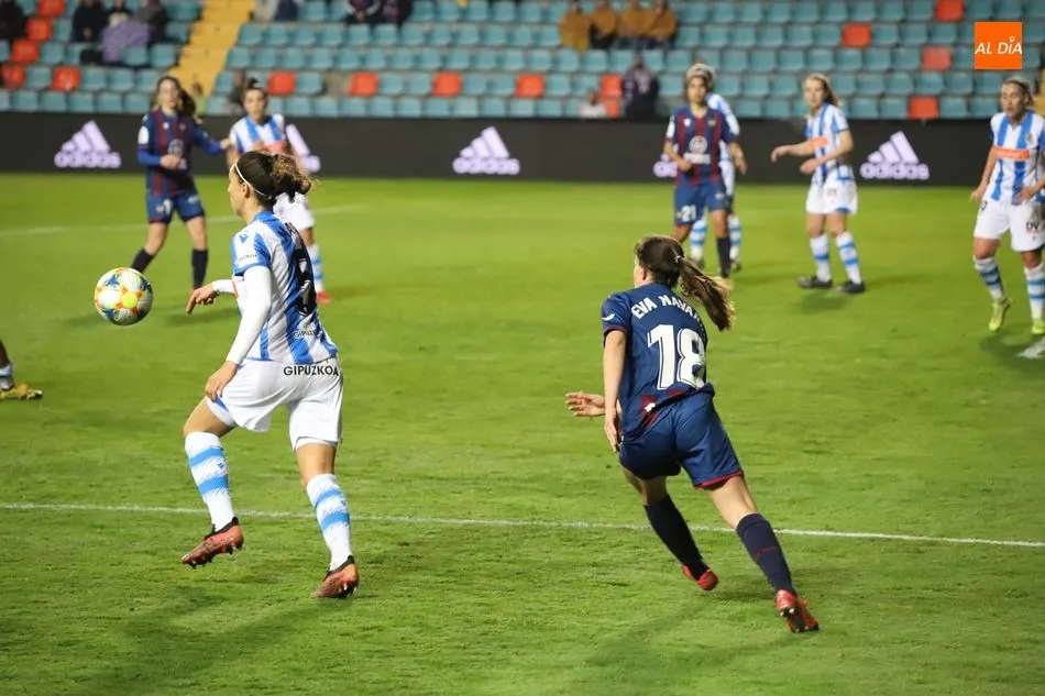 Foto 5 - La Real Sociedad da la sorpresa y vence al Levante en la primera semifinal de la Supercopa (1-0)