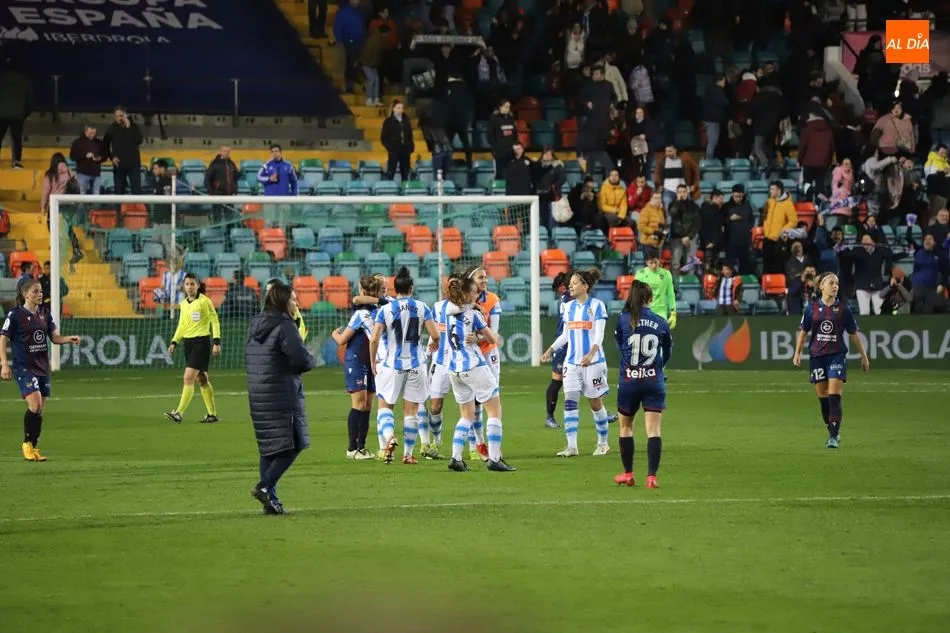 Foto 3 - La Real Sociedad da la sorpresa y vence al Levante en la primera semifinal de la Supercopa (1-0)