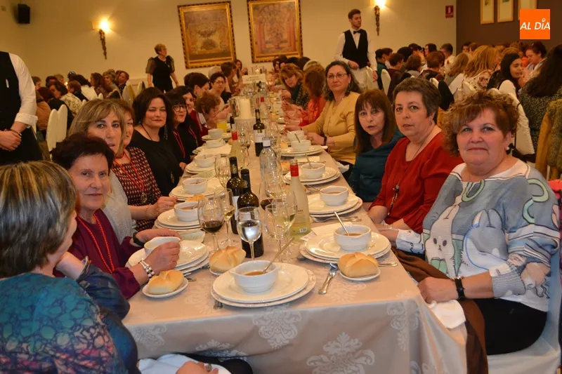 Foto 9 - Santa &Aacute;gueda reune alrededor de la mesa a 300 mujeres en Pe&ntilde;aranda