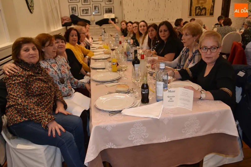 Foto 4 - Santa &Aacute;gueda reune alrededor de la mesa a 300 mujeres en Pe&ntilde;aranda