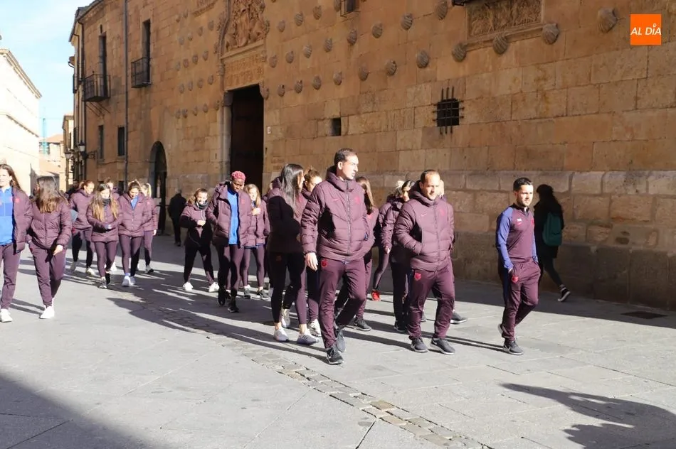 Foto 3 - Las jugadoras del Barcelona, de turismo por Salamanca