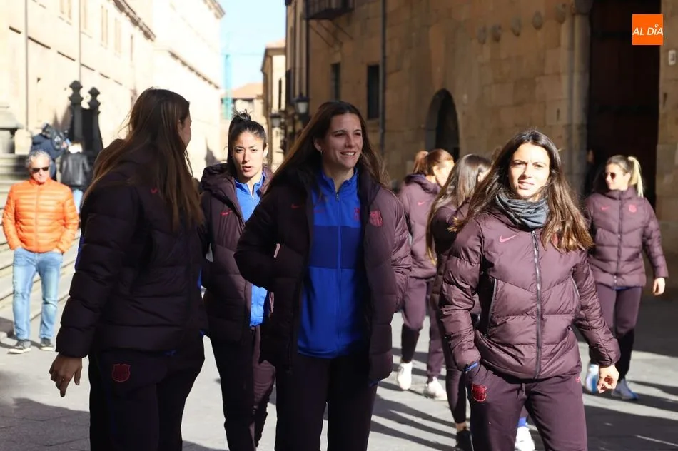 Foto 4 - Las jugadoras del Barcelona, de turismo por Salamanca