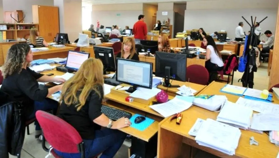 La Junta garantiza que los empleados públicos cobrarán en la nómina de febrero el incremento del ...
