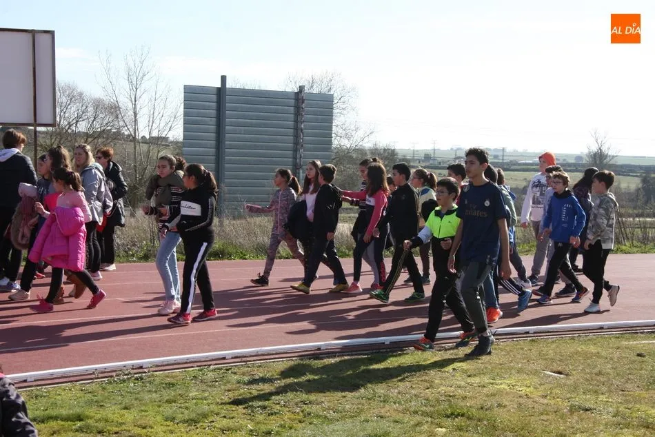 Foto 4 - El CEIP Manuel Moreno Blanco realiza en Vitigudino un cross solidario a favor de la HEPA  