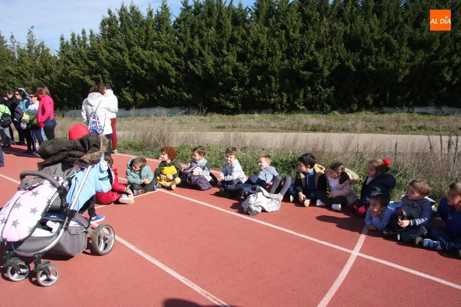 Foto 3 - El CEIP Manuel Moreno Blanco realiza en Vitigudino un cross solidario a favor de la HEPA  