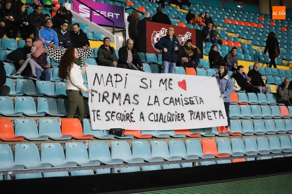 Foto 3 - El Atleti &ndash;&nbsp;Barcelona mejora el ambiente de la Supercopa Femenina con m&aacute;s de 7.000 espectadores ...