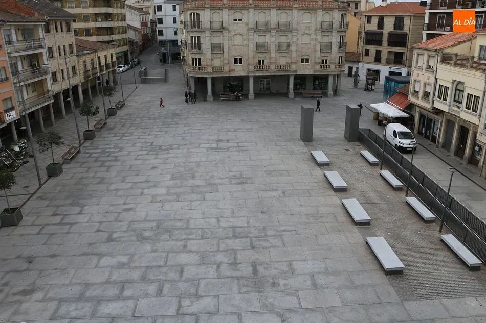 Foto 3 - El Ayuntamiento presenta las obras de la Plaza Mayor y anuncia nuevas mejoras