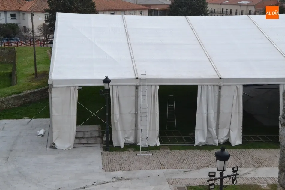 Foto 2 - La carpa del Paseo Fernando Arrabal cambia de orientaci&oacute;n  