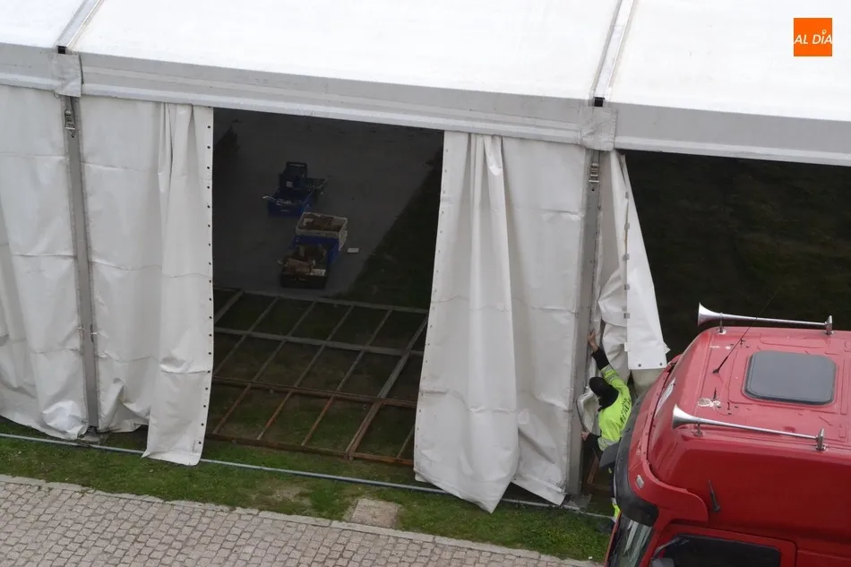 Foto 4 - La carpa del Paseo Fernando Arrabal cambia de orientaci&oacute;n  