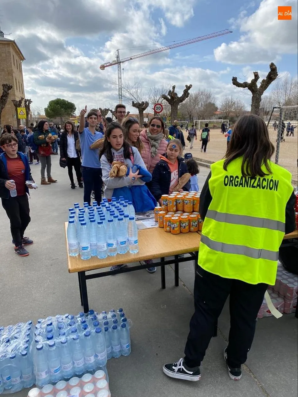 Foto 7 - El Colegio San Agust&iacute;n celebra una multitudinaria Operaci&oacute;n Bocata