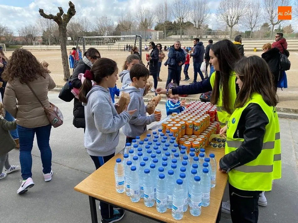 Foto 4 - El Colegio San Agust&iacute;n celebra una multitudinaria Operaci&oacute;n Bocata