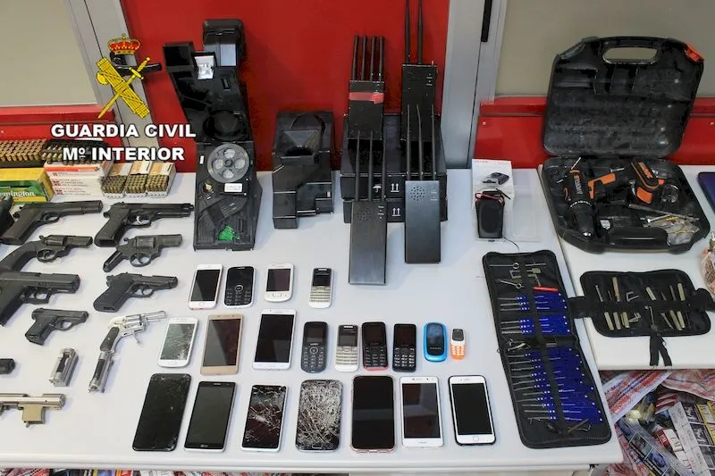Foto 2 - Detenidas siete personas integrantes de una banda dedicada a cometer robos con fuerza