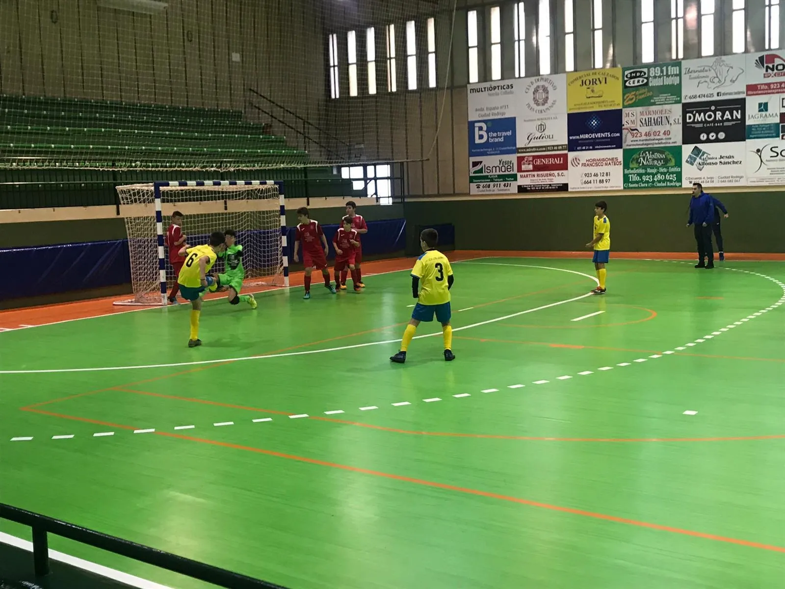 Foto 11 - El equipo infantil del CD Los Leones de Vitigudino se proclama en Ciudad Rodrigo campe&oacute;n de la 1&ordf; ...
