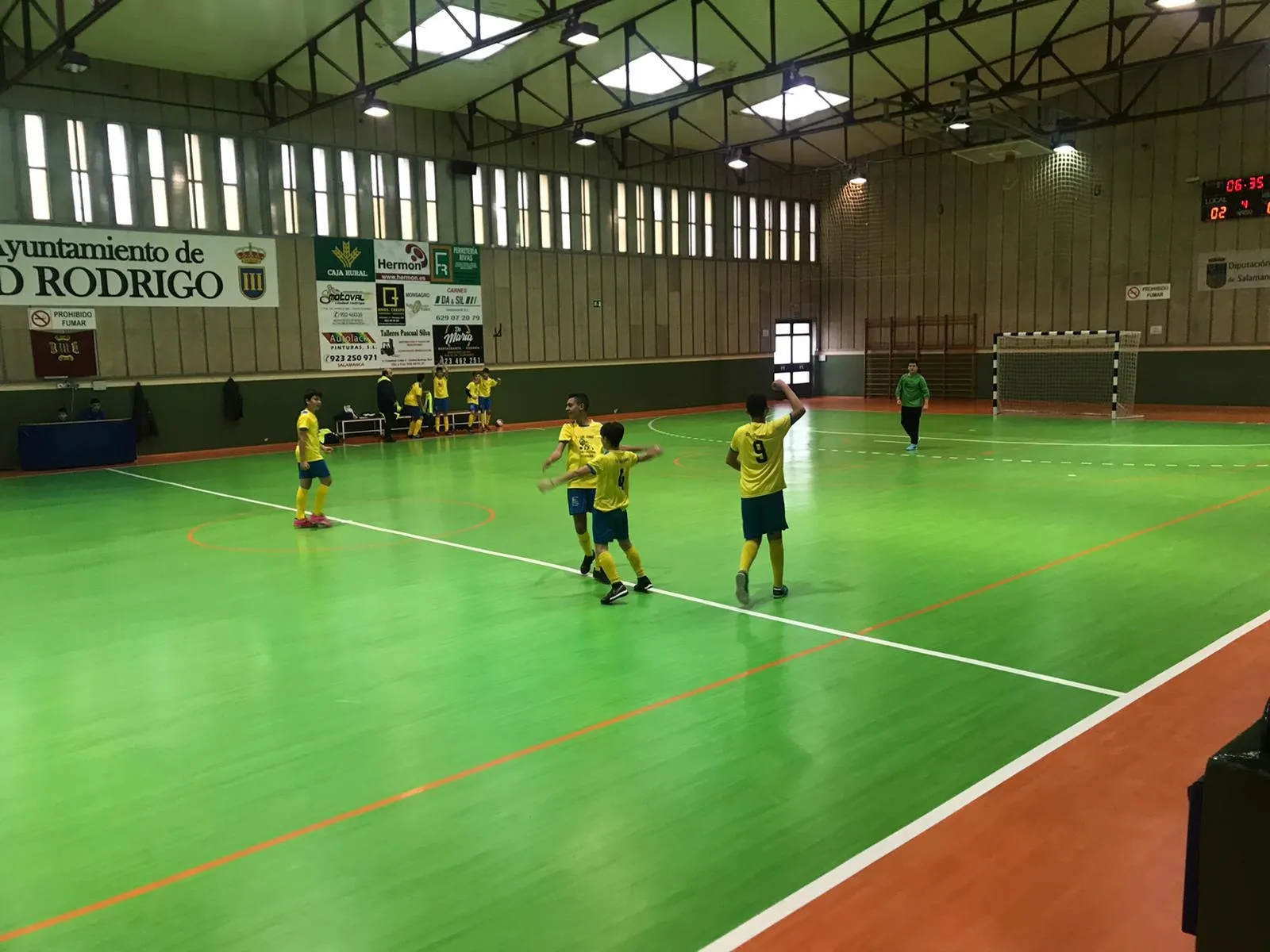 Foto 2 - El equipo infantil del CD Los Leones de Vitigudino se proclama en Ciudad Rodrigo campe&oacute;n de la 1&ordf; ...