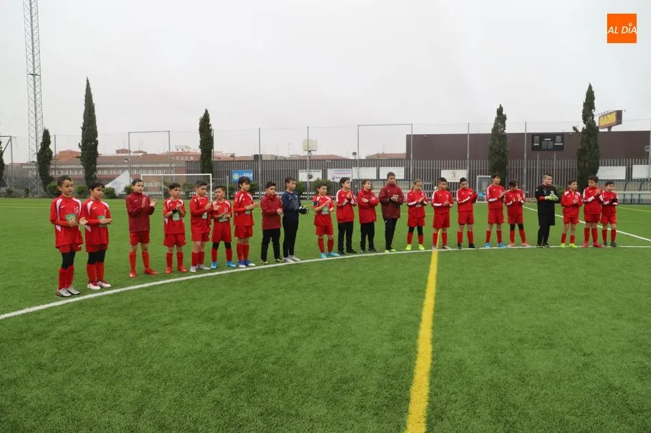 Foto 7 - Emotivo gesto del Navega hacia los padres de Edu