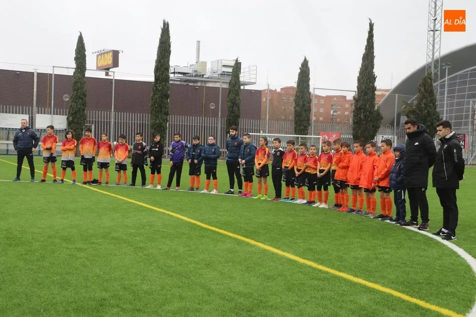 Foto 6 - Emotivo gesto del Navega hacia los padres de Edu