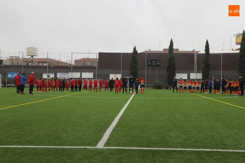 Foto 4 - Emotivo gesto del Navega hacia los padres de Edu