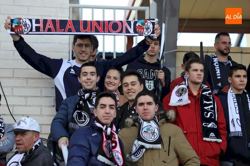 Aficionados de Unionistas durante el partido ante el Calahorra / Lydia González