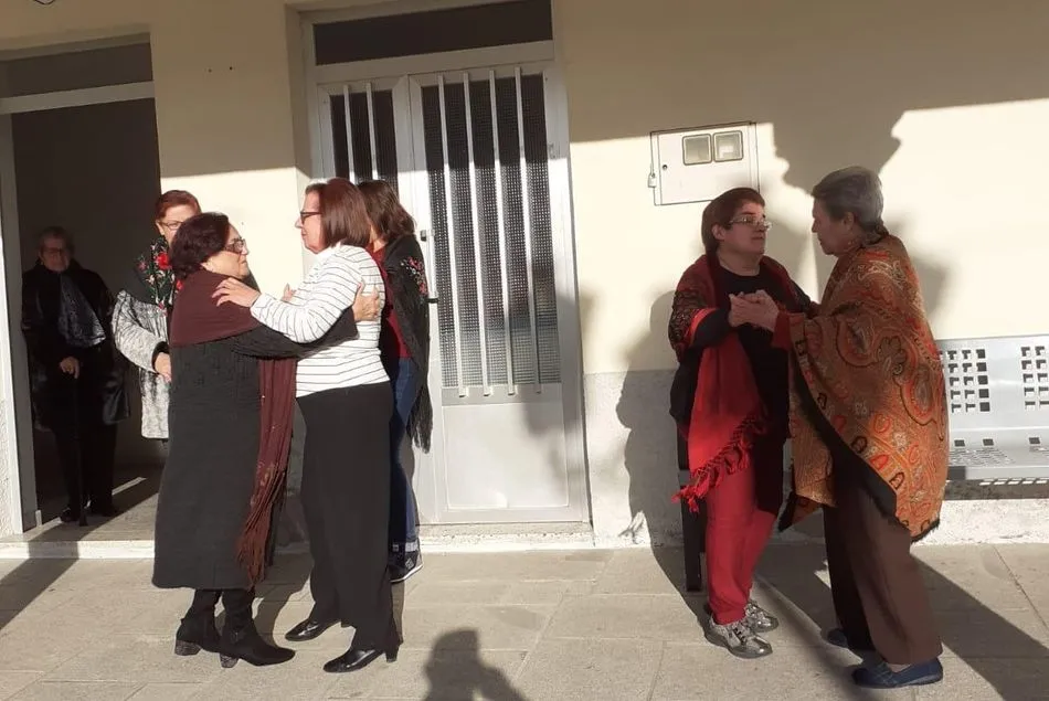 Foto 3 - Manuela Torres P&eacute;rez, toma el mando en Guadramiro tras recibir el bast&oacute;n municipal  