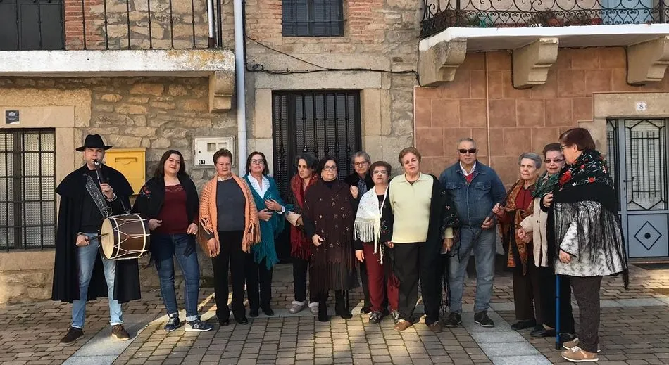 Foto 2 - Manuela Torres P&eacute;rez, toma el mando en Guadramiro tras recibir el bast&oacute;n municipal  