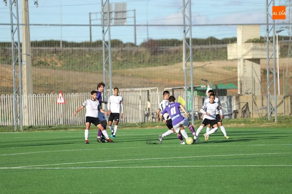 Foto 11 - Javi Medina salva los muebles de un Salamanca UDS &lsquo;B&rsquo; con solo 14 convocados (1-1)