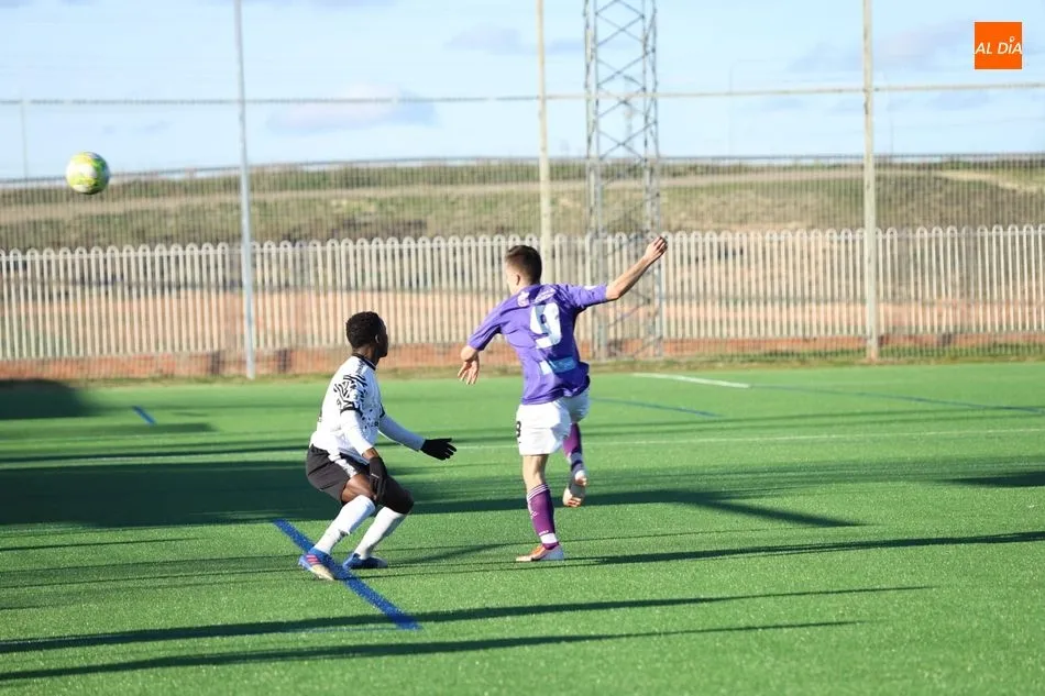 Foto 9 - Javi Medina salva los muebles de un Salamanca UDS &lsquo;B&rsquo; con solo 14 convocados (1-1)