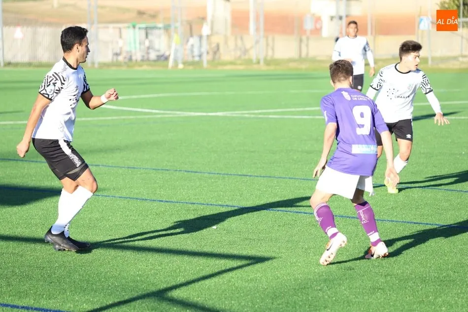 Foto 8 - Javi Medina salva los muebles de un Salamanca UDS &lsquo;B&rsquo; con solo 14 convocados (1-1)