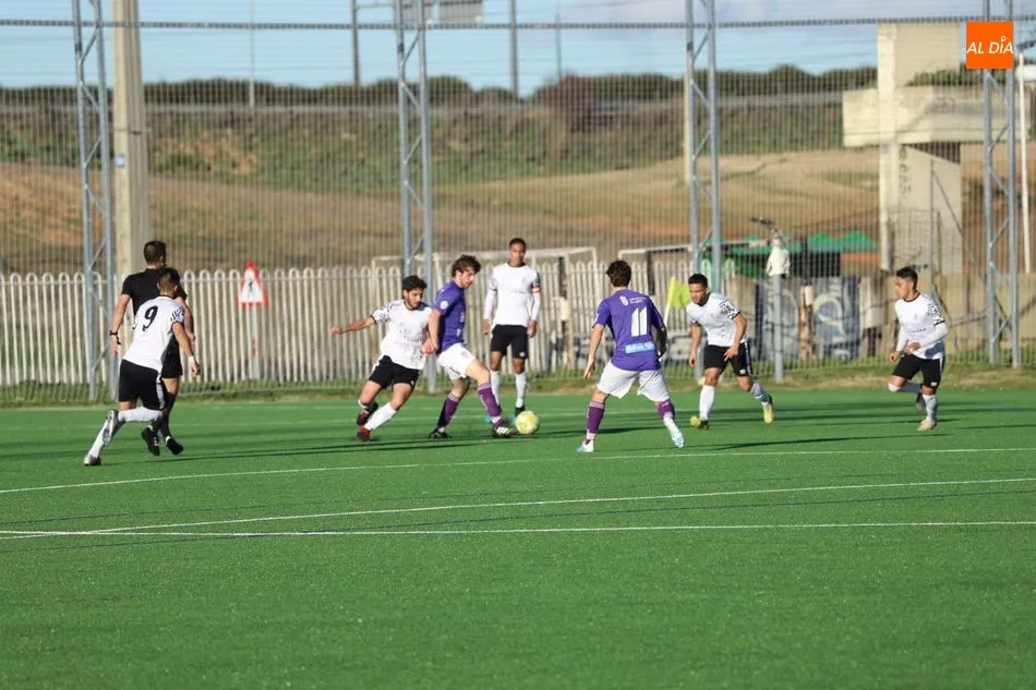 Foto 6 - Javi Medina salva los muebles de un Salamanca UDS &lsquo;B&rsquo; con solo 14 convocados (1-1)