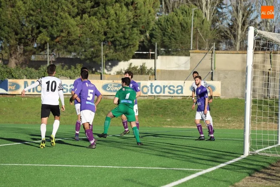 Foto 5 - Javi Medina salva los muebles de un Salamanca UDS &lsquo;B&rsquo; con solo 14 convocados (1-1)