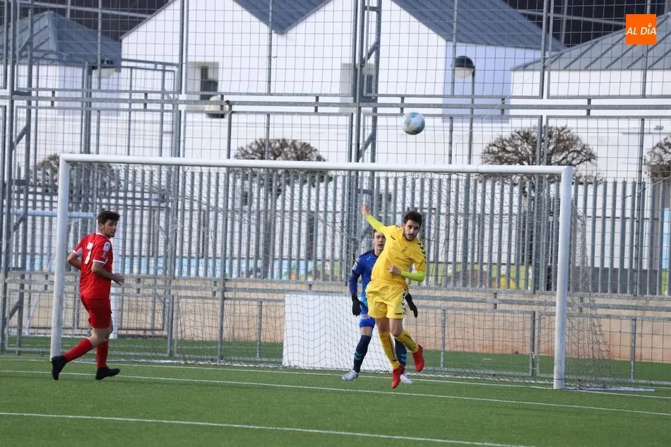 Foto 7 - Antonio Paz y Garrido le dan la vida al Pe&ntilde;aranda en la remontada frente a la UVA (2-1)