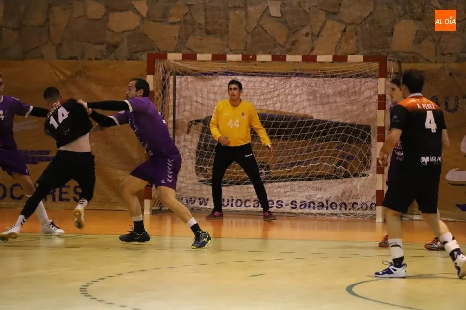 Foto 6 - El BM Salamanca gana en casa al Guadalajara (24-22)